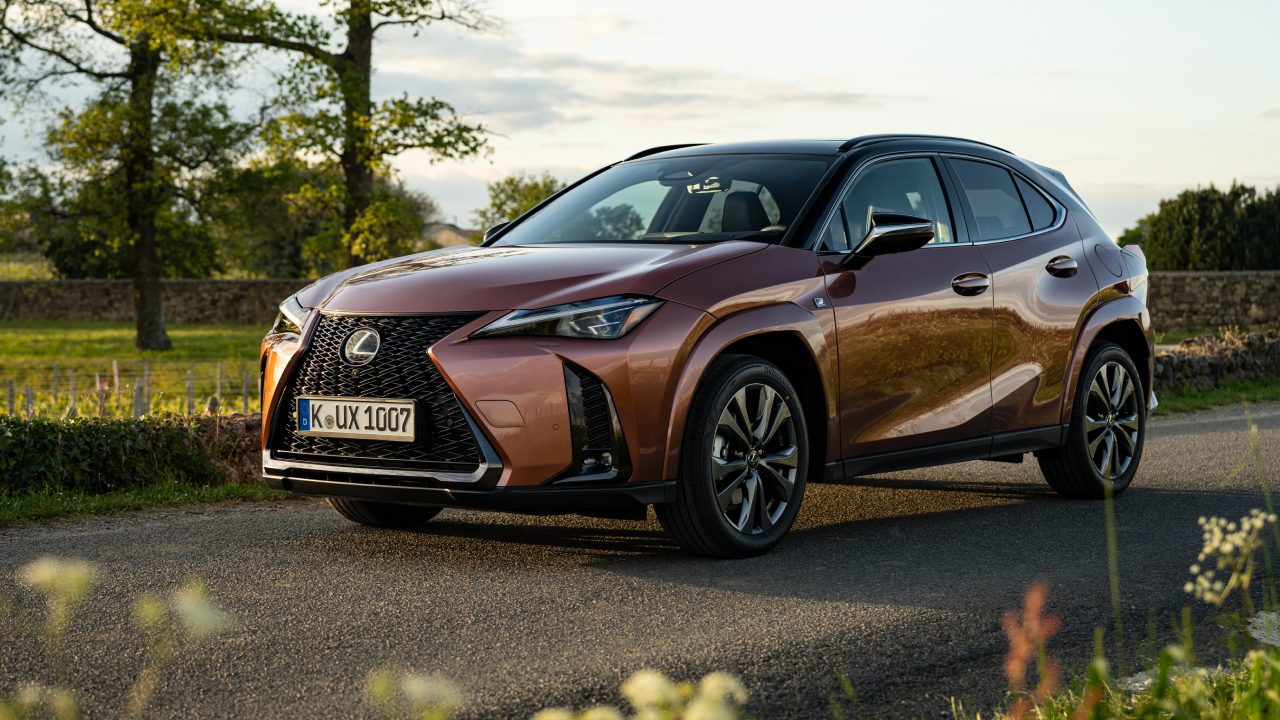 48117 Photo Exterior Lexus UX 2024 in UAE