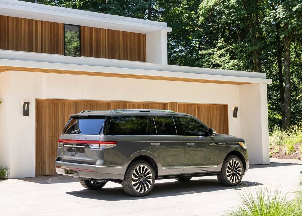 15810 Photo Exterior Lincoln Navigator Base 2022 in Saudi Arabia