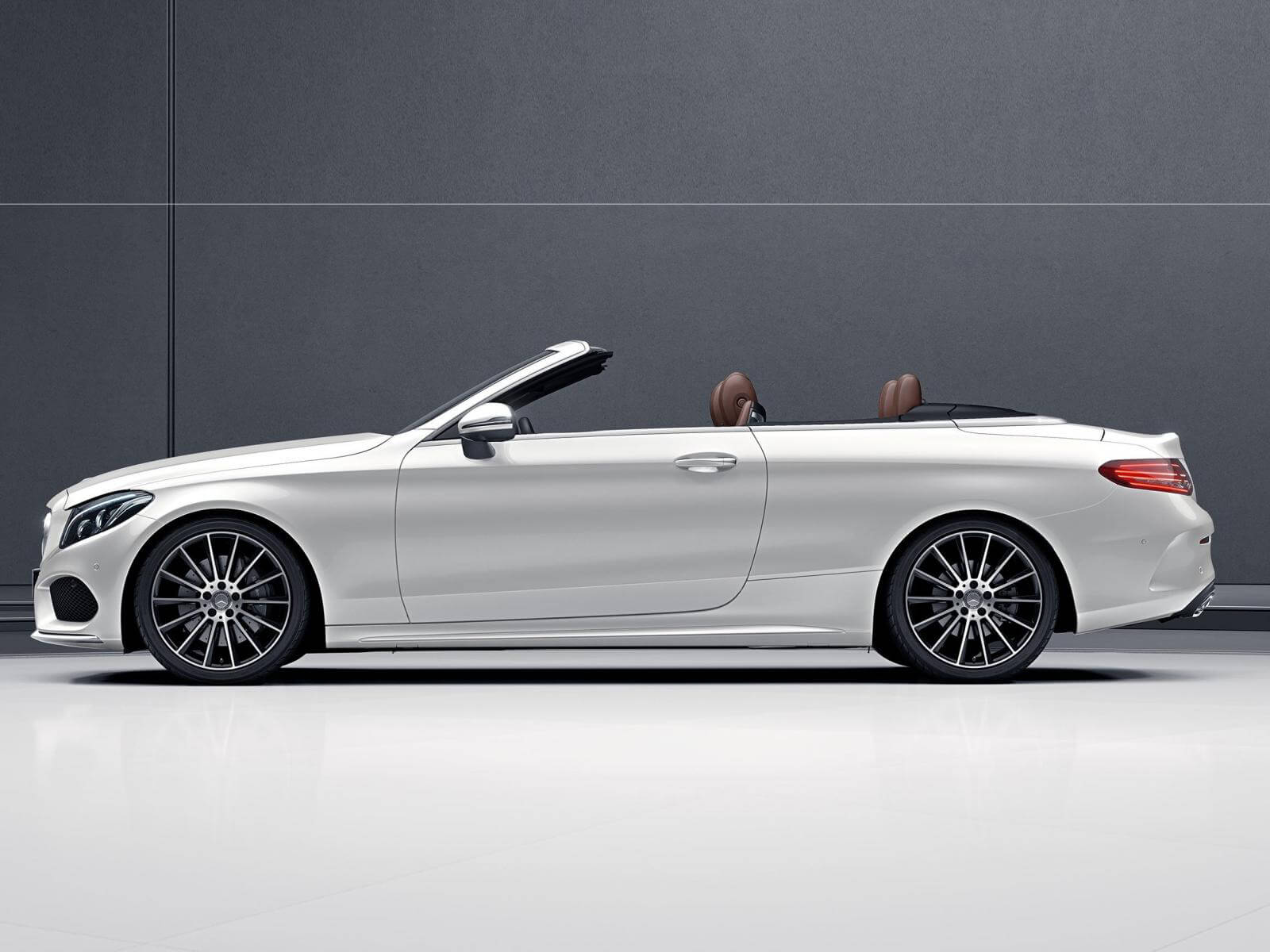 7979 Photo Exterior Mercedes C Class 200 Cabriolet 2021 in UAE