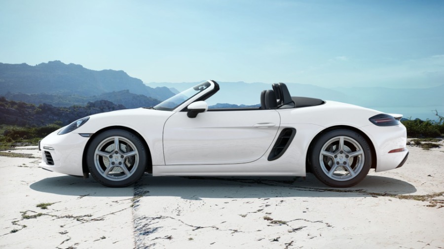 4012 Photo Exterior Porsche 718 Boxster 2021 in UAE