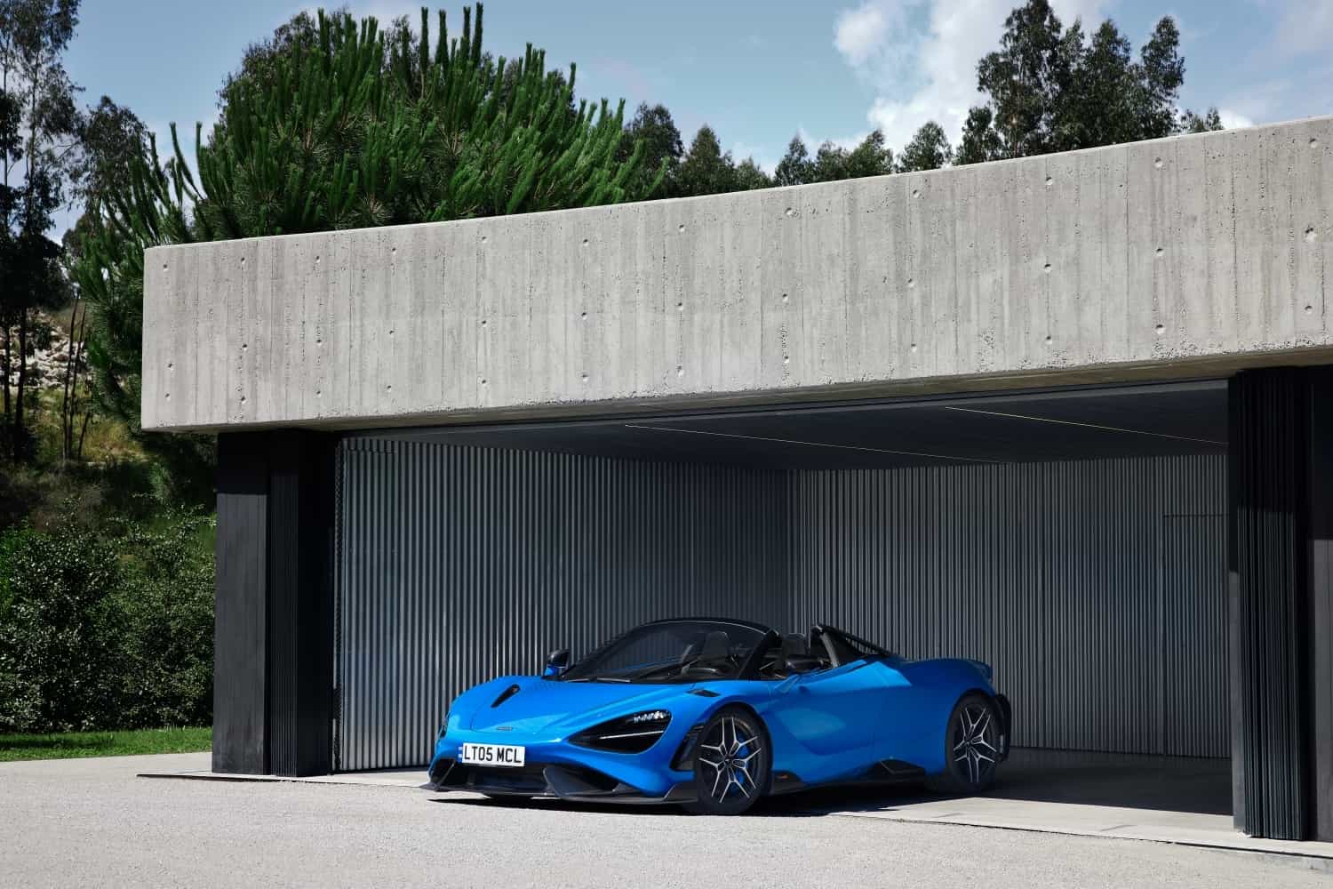 12943 Photo Exterior McLaren 765LT Spider 2022 in Saudi Arabia